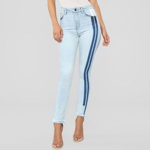 2/$40 or 3/$50 🌟 NWT Fashion Nova Stripe Jeans